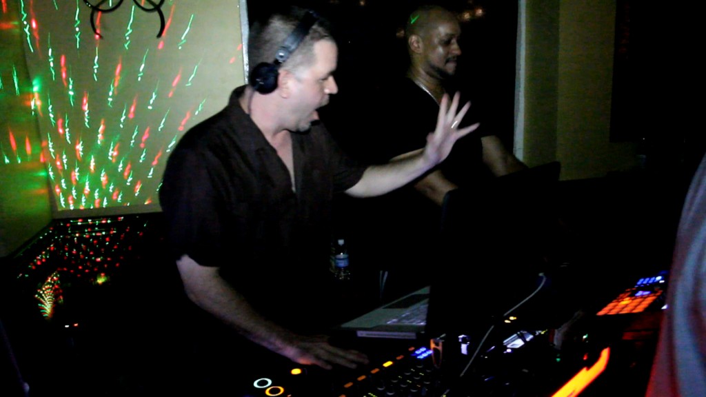 STEREO MASSIVE rocking Devon House STEREO MASSIVE rocking Devon House